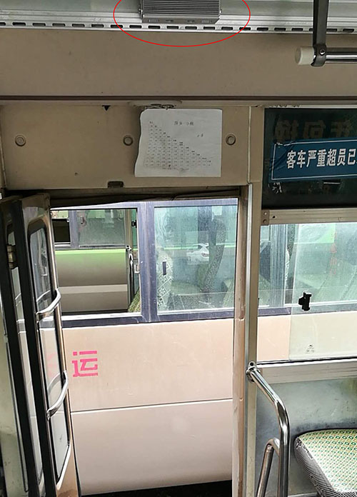 后门安装的俊竹车载客流量统计设备 后门安装的俊竹车载客流量统计设备