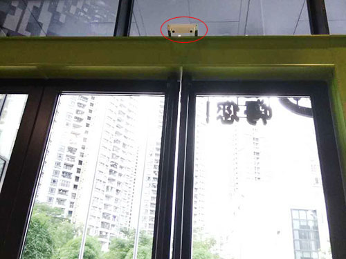 商场客流量统计设备安装正面图 商场客流量统计设备安装正面图